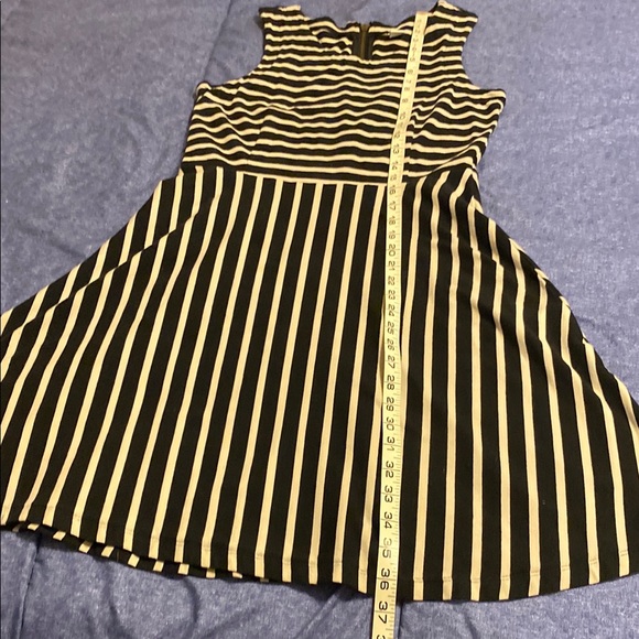 Old Navy Striped Black and White Sleeveless Dress - Picture 6 of 9
